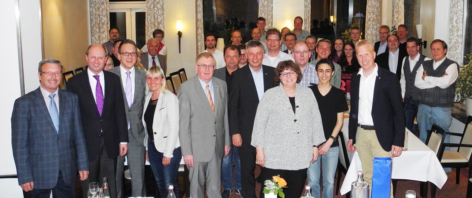 Die Fhrungsriege der CDU im Kreis Warendorf begrte gemeinsam mit dem Generalsekretr der NRW-CDU die neuen Mitglieder.