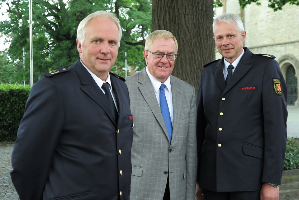 Zum Gedankenaustausch ber die Arbeit der Feuerwehr im Kreis Warendorf trafen sich (v.l.): Heinz-Jrgen Gottmann, Reinhold Sendker und Heinrich Otte.