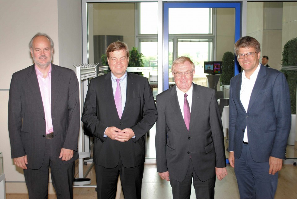 Foto von links: WLE-Geschftsfhrer Andr Pieperjohanns, Parlamentarische Staatssekretr Enak Ferlemann MdB, Reinhold Sendker MdB und VDV-Hauptgeschftsfhrer Oliver Wolff