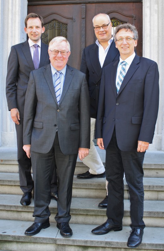 Bild v.l.: Peter Abke (CDU-Fraktionsvorsitzender), Reinhold Sendker MdB, Stefan Knoll (Stadtverbandsvorsitzender) und Brgermeister Berthold Streffing
