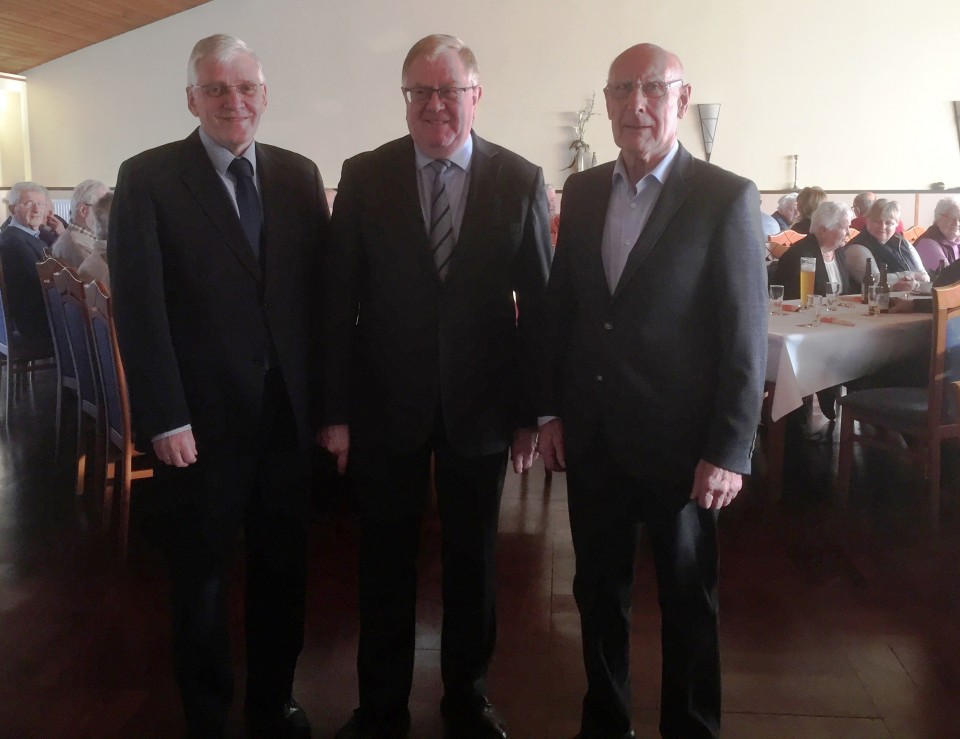 (v.l.) Brgermeister Josef Uphoff, Reinhold Sendker MdB und der Vorsitzende der Senioren Union August Budde.
