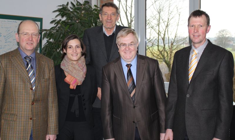 von links: Kreislandwirt Karl Werring, Sibylle Gausing (Bro Reinhold Sendker), Manfred Stelthove (Geschftsfhrer), Reinhold Sendker MdB und Vorsitzender Hermann-Josef Schulze-Zumloh.