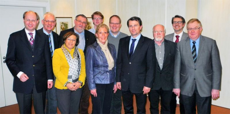 Die Mitglieder der Kommunalpolitischen Vereinigung der CDU im Kreis Warendorf im Gesprch mit Reinhold Sendker MdB und Landrat Dr. Gericke.