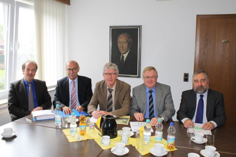 (v.l.) Manfred Ransmann (Straen NRW), Friedrich Gnerlich (Kreis Warendorf), Heinrich Segbers (DB Netz AG), Reinhold Sendker MdB und Michael Geuckler (ZVM).