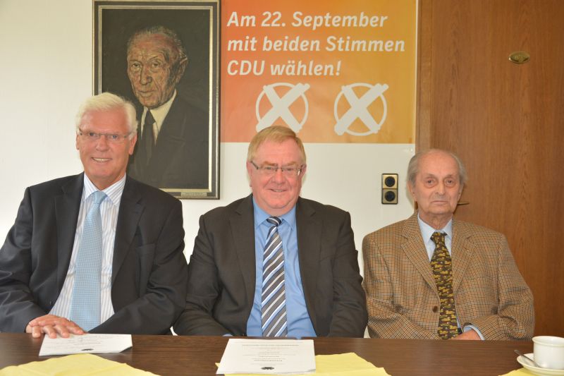 Reinhold Sendker (m.) mit seinen Vorgngern, Heinrich Windelen (r.) und Dr. Peter Paziorek (l.).