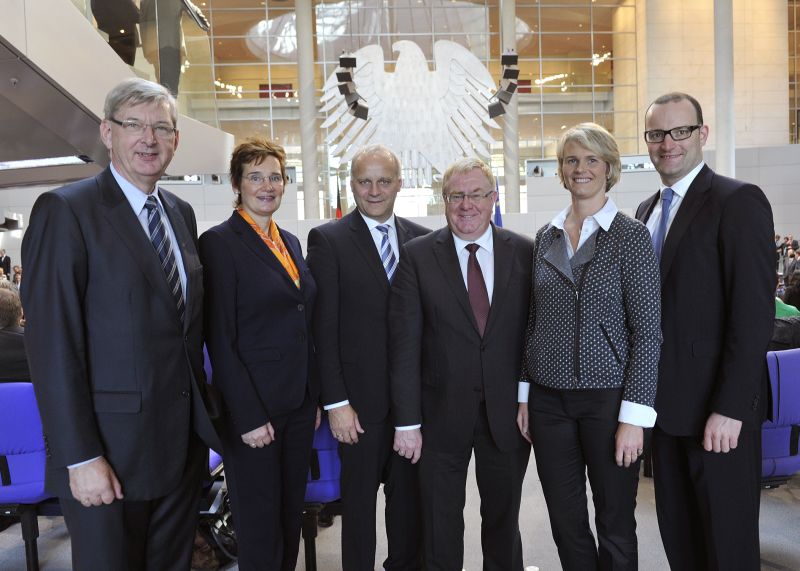 Die sechs direkt gewhlten Bundestagsabgeordneten aus dem Mnsterland: (v.l.) Karl Schiewerling, Sybille Benning, Johannes Rring, Reinhold Sendker, Anja Karliczek, Jens Spahn.