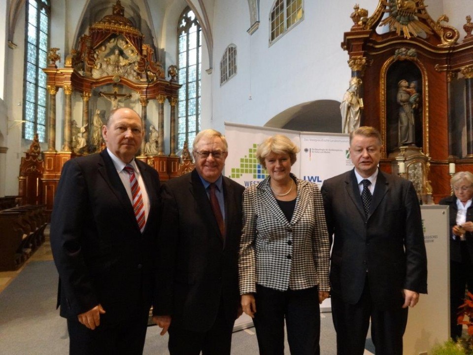 Prof. Monika Grtters, Staatsministerin fr Kultur und Medien und Reinhold Sendker bei der Erffnung des Museums.