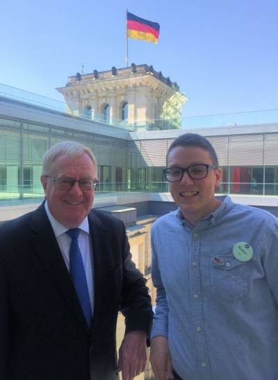 Robert Mccracken mit Reinhold Sendker im Deutschen Bundestag. - Robert Mccracken mit Reinhold Sendker im Deutschen Bundestag.