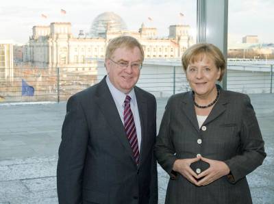 Bundeskanzlerin Dr. Angela Merkel und Reinhold Sendker MdB im Kanzleramt. - Bundeskanzlerin Dr. Angela Merkel und Reinhold Sendker MdB im Kanzleramt.