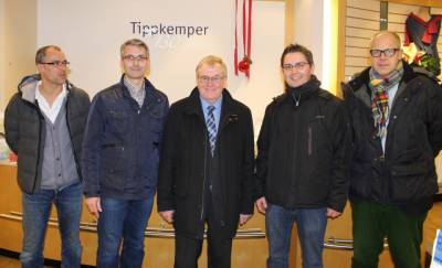 Reinhold Sendker mit seinen Begleitern beim Besuch des Textilhauses Tippkemper. - Reinhold Sendker mit seinen Begleitern beim Besuch des Textilhauses Tippkemper.