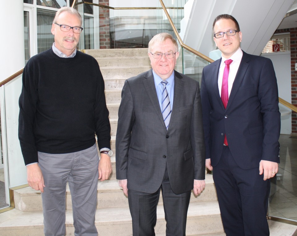 (v.l.) CDU-Ortsunionsvorsitzender Ludger Klaverkamp, Reinhold Sendker MdB und Bürgermeister Sebastian Seidel.