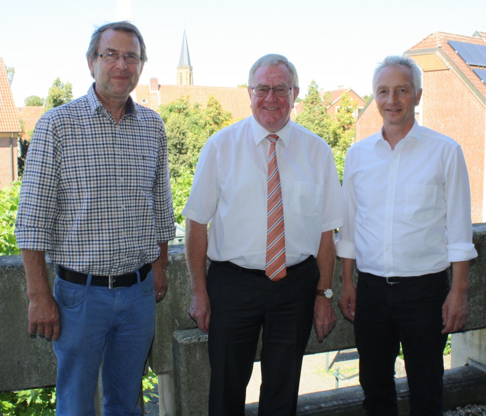 v.l.: CDU-Ortsunionsvorsitzender Christoph Boge, Reinhold Sendker MdB und Bürgermeister Wolfgang Pieper