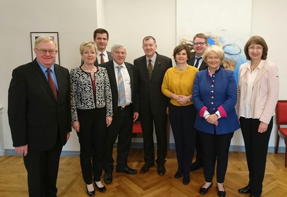 Die Deutsch-Baltischen Parlamentariergruppe mit Botschafter Laanemäe.