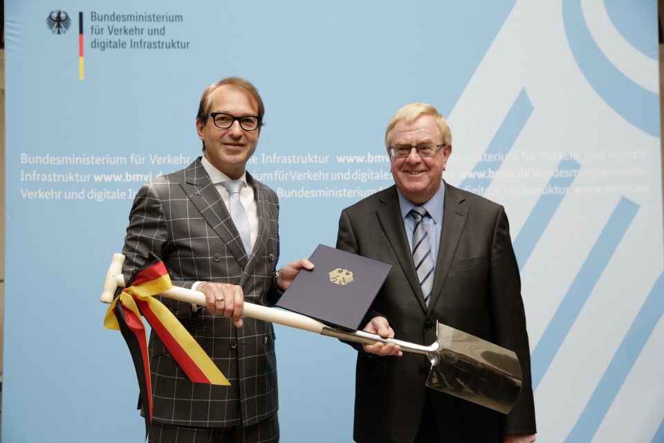 Bundesverkehrsminister Alexander Dobrindt MdB (links) und Reinhold Sendker MdB