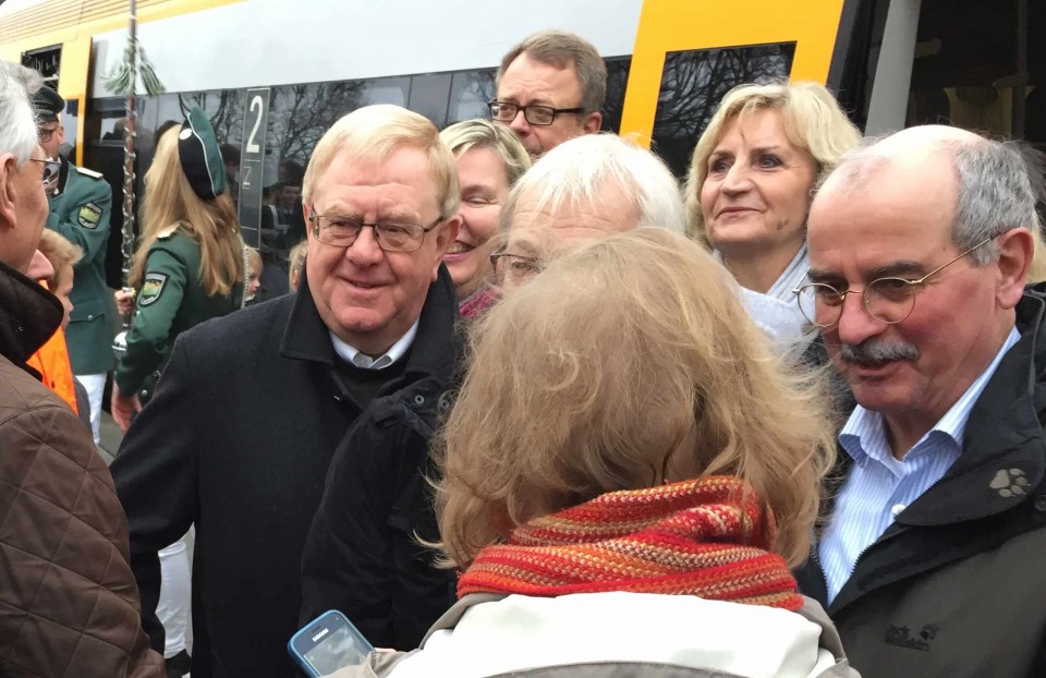 Reinhold Sendker reiste mit dem ersten Zug von Warendorf zum neuen Haltepunkt Einen-Müssingen.