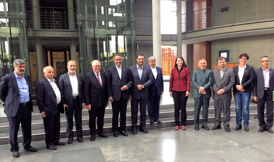 Gemeinsam im Paul-Löbe-Haus des Deutschen Bundestages: die Verkehrsexperten aus Deutschland und dem Iran