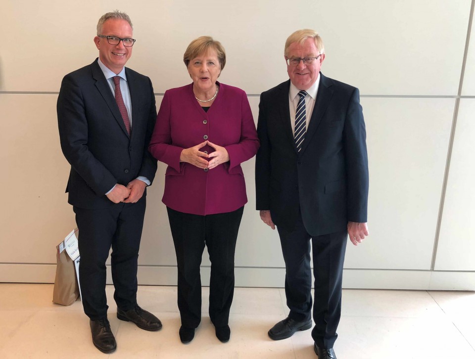 Frank Tischner bei seiner Stippvisite in Berlin mit Bundeskanzlerin Angela Merkel und dem CDU-Bundestagsabgeordneten Reinhold Sendker.