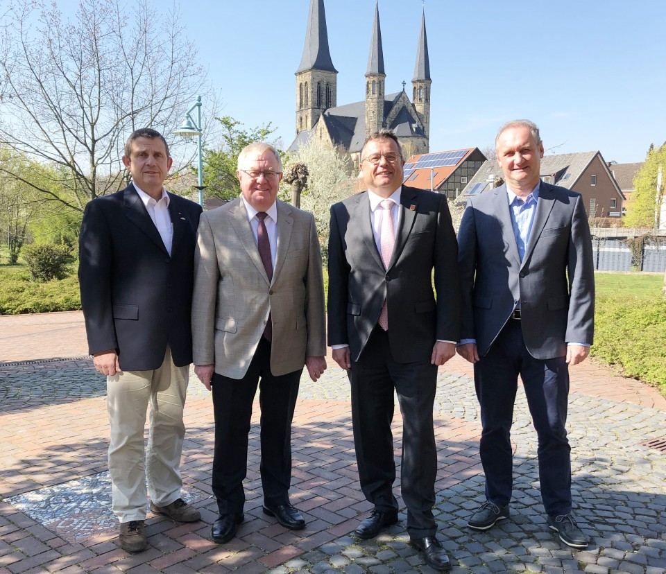 Bild v.l.: Rudolf Luster-Haggeney, Reinhold Sendker MdB, Bürgermeister Christian Thegelkamp und  Jürgen Rühl