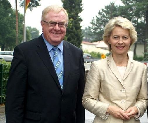 Reinhold Sendker MdB und Ursula von der Leyen beim Besuch der Bundeswehrsportschule im Jahr 2014