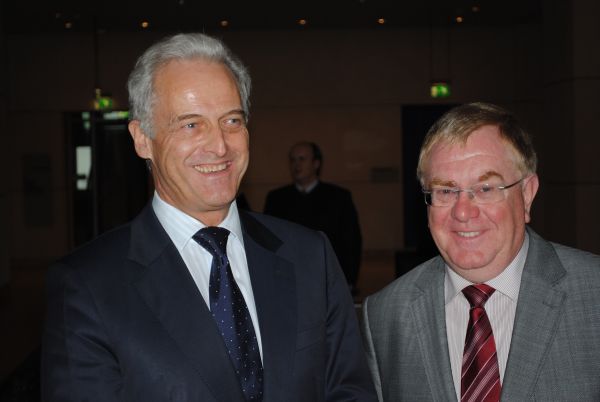 Bundesverkehrsminister Peter Ramsauer und Reinhold Sendker MdB im Reichstag