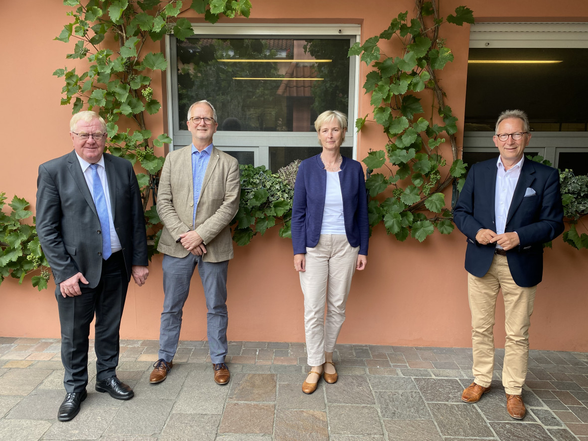 von links: Reinhold Sendker MdB, Dr. Hans Joachim Hilleke, Dr. Ursula Gerling-Huesmann, Erwin Rüdddel MdB (Vorsitzender des Ausschusses für Gesundheit DBT)
