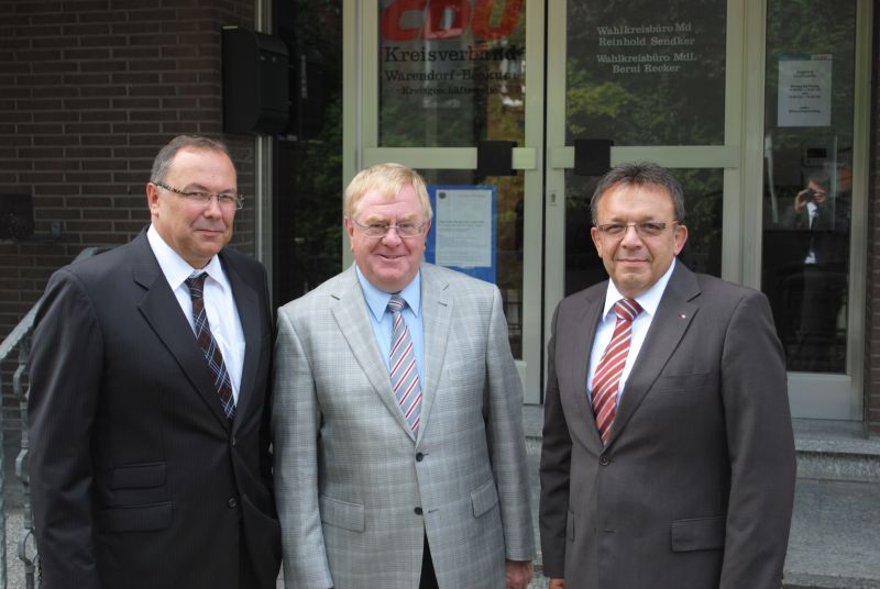 v. links: Der Konzernbevollmächtigte der Bahn für Nordrhein-Westfalen, Reiner Latsch, Reinhold Sendker MdB und der Regionalleiter der DB Netz AG, Bringfried Belter