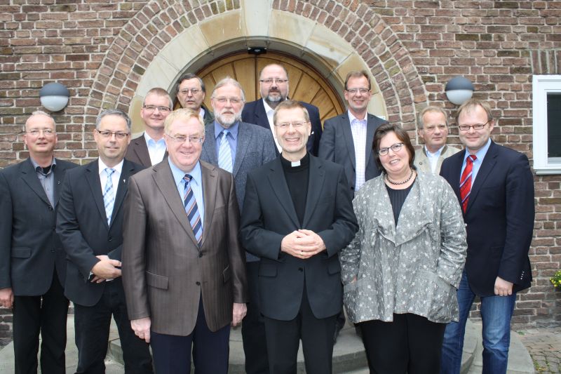 Zu einer ersten Gesprächsrunde mit dem neuen Weihbischof Dr. Stefan Zekorn trafen sich kürzlich die Vertreter von Kreis CDU und Katholischer Kirche in der Landvolkhochschule in Freckenhorst.
