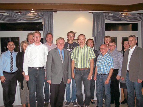 Der heimische Bundestagsabgeordnete Reinhold Sendker war zu Gast in der Bevergemeinde und diskutierte mit den Mitgliedern der Ortsunion.