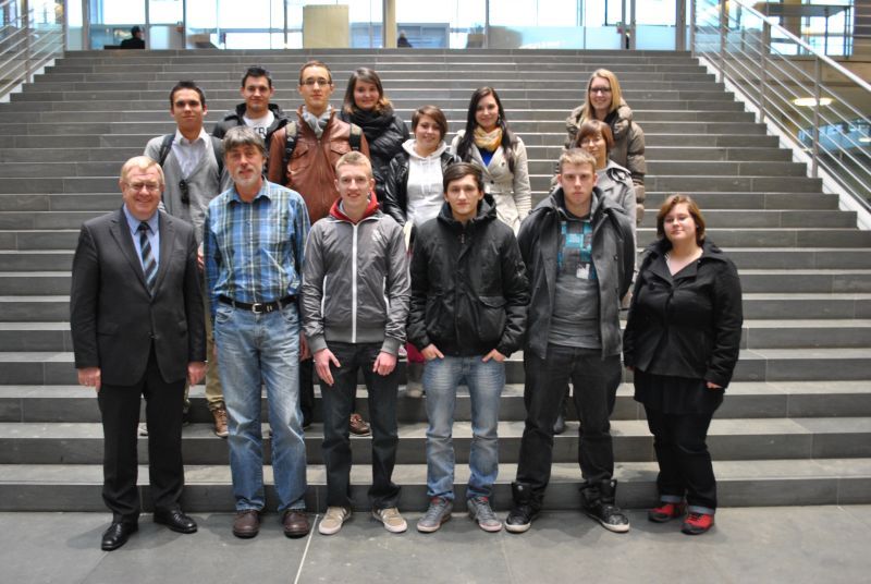 Reinhold Sendker MdB mit den Schülern des Berufskollegs Ahlen im Paul-Löbe-Haus.