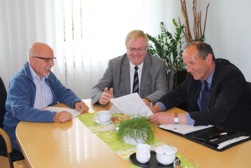 Trafen sich jetzt im Ostbeverner Rathaus zum gemeinsamen Gedankenaustausch: v.l.: CDU-Fraktionschef Ulrich Brandt, Reinhold Sendker MdB, Bürgermeister Joachim Schindler.