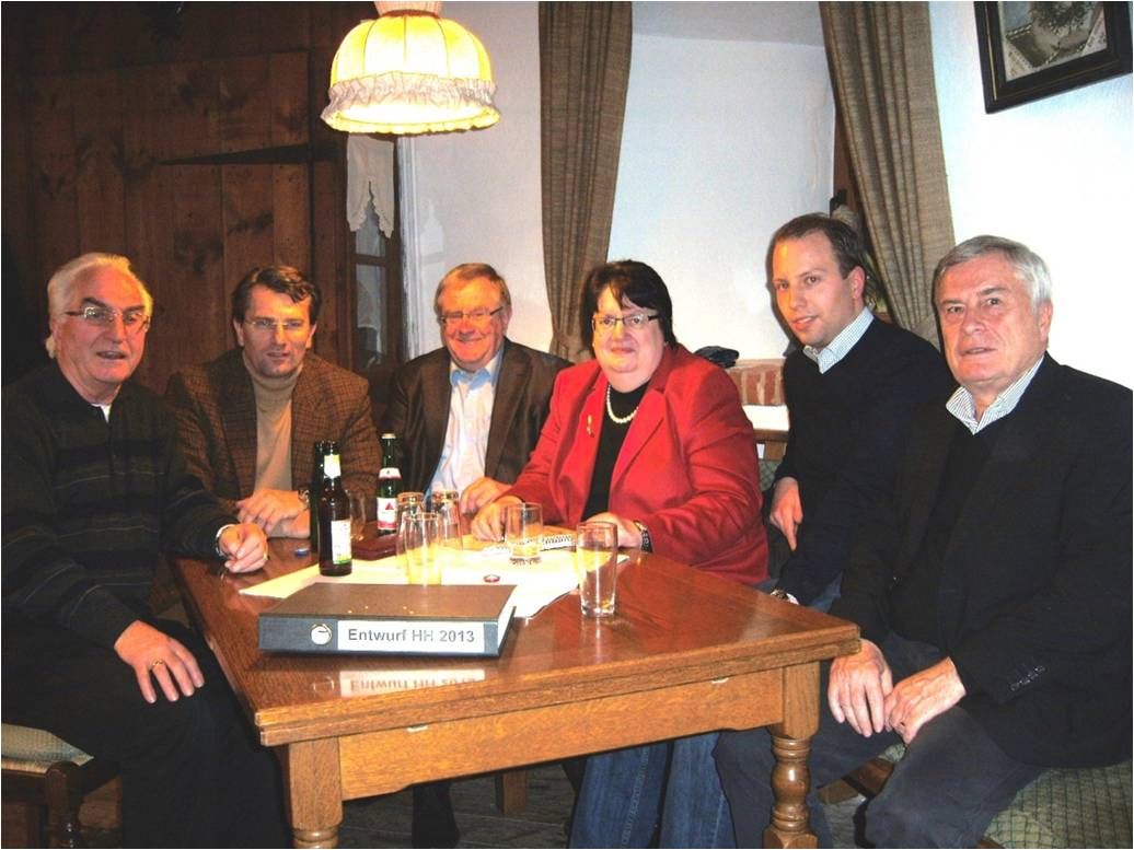 Reinhold Sendker MdB im Gespräch mit Vertretern der Ortsunion Westkirchen.