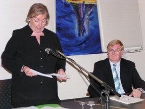 Staatssekretärin Dr. Marion Gierden-Jülich mit Reinhold Sendker MdL
