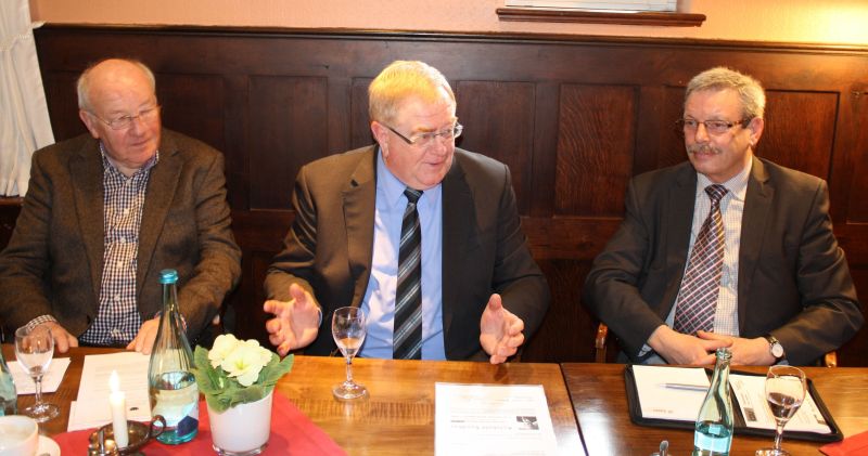 (v.l.) SU-Vorsitzender Herbert Niehaus,  Reinhold Sendker MdB und der stellv. Bürgermeister und Vors. des CDU-Stadtverband Telgte Karl-Heinz Greiwe