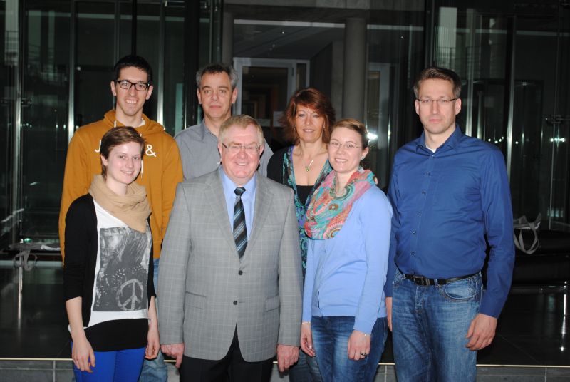 Dienststellenleiter Ralf Pelkmann (ganz rechts) mit weiteren Mitgliedern des THW Beckum zu Gast bei Reinhold Sendker MdB