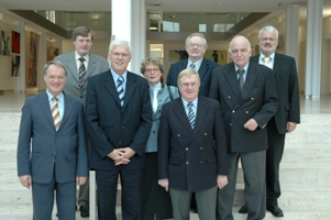 Zum Bild: (v.l.) (von links) Werner Jostmeier, Wilfried Grunendahl, Dr. Peter Paziorek, Marie-Theres Kastner, Reinhold Sendker, Josef Wilp, Bernhard Schemmer, Bernhard Tenhumberg
