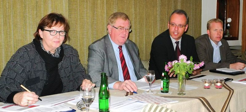 (v.l.) Astrid Birkhahn MdL, Reinhold Sendker MdB, Joachim Fahnemann und Henning Rehbaum MdL. 