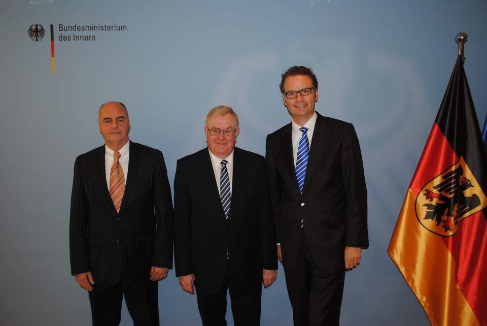 v.l.: Dr. Schulz (BMI), Reinhold Sendker MdB und PSts. Dr. Günther Krings MdB.